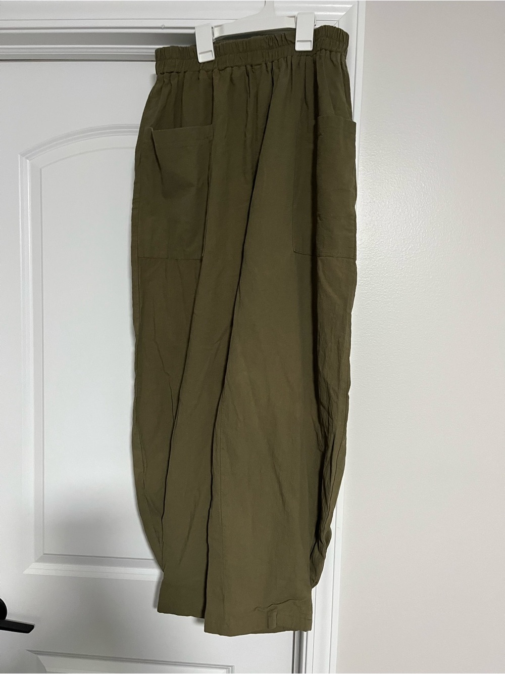High-Waist Tapered Pants - Picture 2 of 4